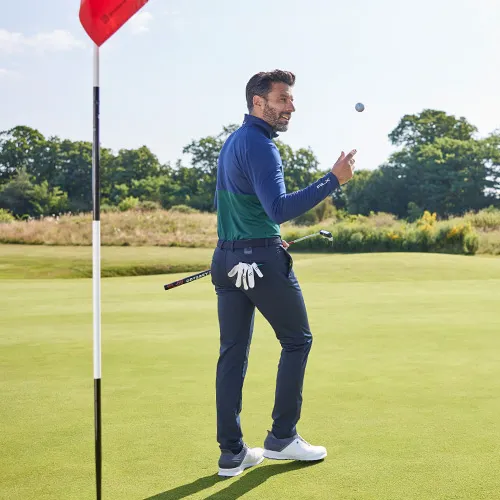 Golfer auf dem Grün aus dem offiziellen Anfängerbereich von Golf House