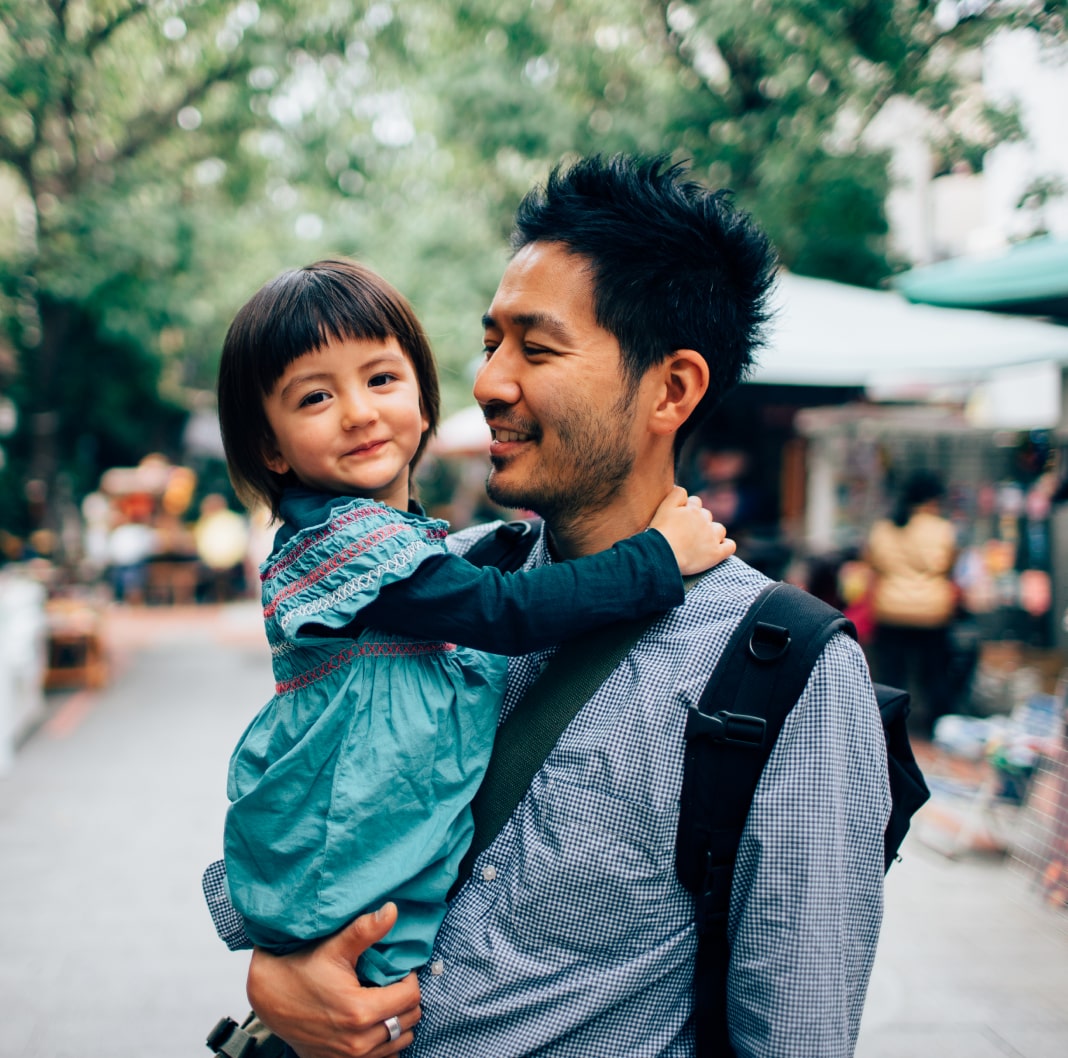 Unterkunftsregeln und Zimmerart bei Booking.com für eine Familienreise prüfen