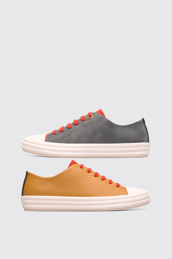 Zwei unterschiedlich gestaltete Camper TWINS Sneaker