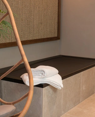 Hydrojet-Massageliege in einer MyWellness Superior Suite