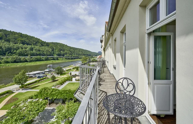 Hotel Elbresidenz Bad Schandau 阳台与易北河景观