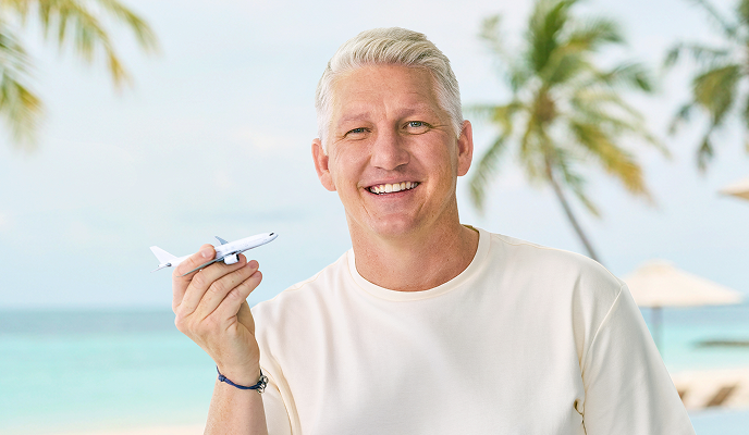 Offizielle spusu Deutschland Roaming-Aufnahme mit Person und Flugzeugmodell